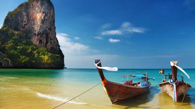 thailand_krabi_longtailboot_strand_zee_krijtrots_b