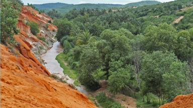 vietnam_phan-thiet_mui-ne_fairy-stream_f.jpg