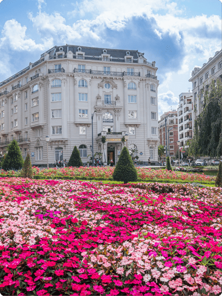 Plein met bloemen in Bilbao