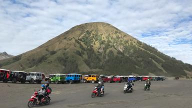indonesie_java_bromo-vulkaan_parkeerplaats-jeeps_w.jpg
