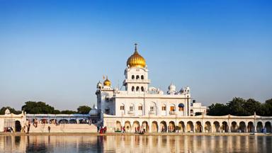 india_delhi_new-delhi_gurudwara-bangla-sahib_shutterstock_173671325