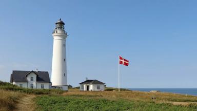 denemarken_noord-jutland_hirsthals_guy_vuurtoren_vlag_zee_pixabay