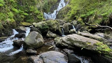 Ierland-county-kerry-killarney-torc-waterval