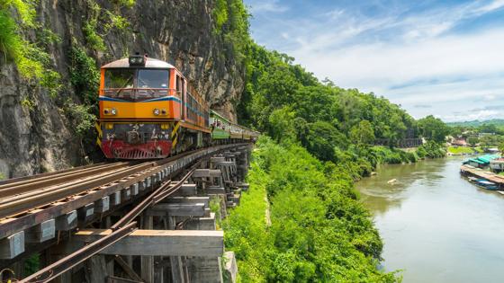 Thailand, Kanchanaburi, River Kwai, trein - GettyImages-848189474