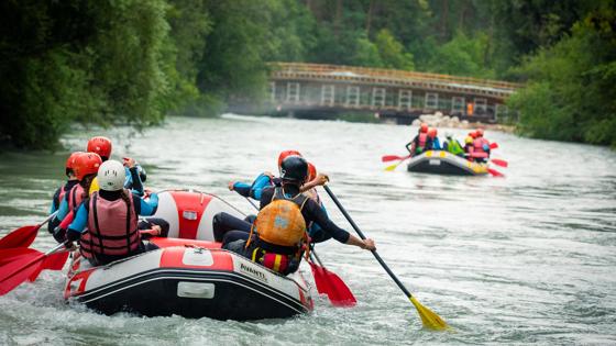 Buffel-Outdoor-Familiereis-Actief-Slovenie-raften-twee-boten