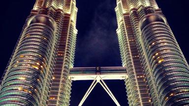 maleisie_west-maleisie_kuala-lumpur_twin-towers_petronas-torens_avond_verlicht_21_f