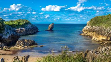 spanje_llanes_rotsen_kustlijn_shutterstock.jpg