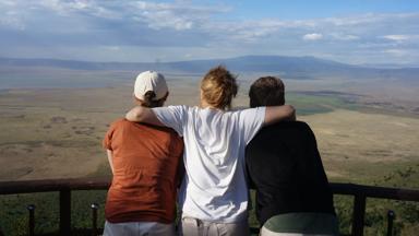 Fox Reizen_Tanzania_safari_uitzichtpunt_familie