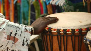 zuid-afrika_west-kaap_kaapstad_green-market_djembe_b