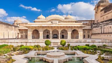 india_rajasthan_jaipur_amber-fort_shutterstock_209365279