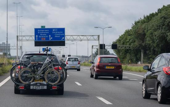 Drukte op de weg door lang pinksterweekend