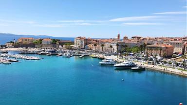 frankrijk_corsica_ajaccio_haven_zee_stad_kade_jacht_GettyImages-951756630