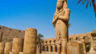 egypte_luxor_tempel-karnak_standbeeld_zuilen_b