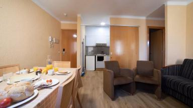hotel_spanje_pyreneeen_prullans_cerdanya ecoresort_appartment freixe_woonkamer_hotel