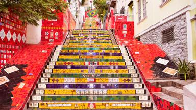brazilie_rio-de-janeiro_escadaria-selaron_trappen-kleur_shutterstock