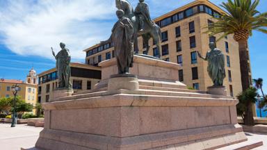 frankrijk_corsica_ajaccio_standbeeld-napoleon_shutterstock