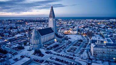 Ijsland_Reykjavík_stad_kerk_Gettyimages
