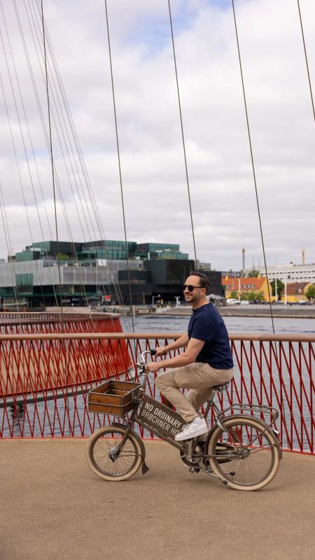 Leon fietst op Cirkelbrug Kopenhagen