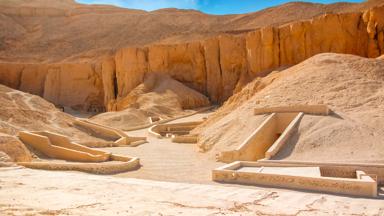 egypte_luxor_vallei-der-koningen_valley-of-kings_toetanchamon_farao_graftombes_shutterstock