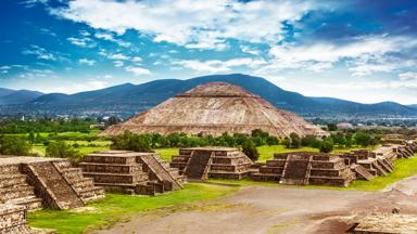 mexico_mexico_teotihuacan_groepsreis-mexico_teotihuacan_azteekse-ruines_pyramides_shutterstock