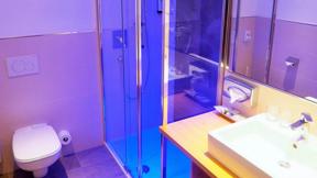 Oostenrijk_Nauders_Hotel_Tirolerhof_Junior_Suite_Deluxe_Badkamer