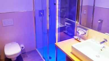 Oostenrijk_Nauders_Hotel_Tirolerhof_Junior_Suite_Deluxe_Badkamer