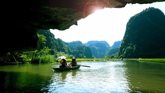 vietnam_grot_boot_toeristen_shutterstock_154040510