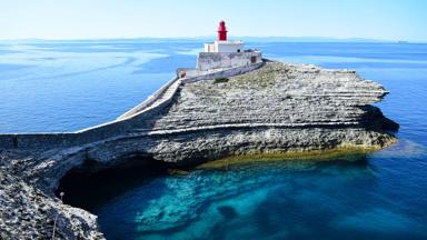 frankrijk_corsica_bonifacio_vuurtoren-van-madonetta_shutterstock