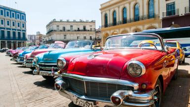 cuba_havana_oldtimers_straatbeeld_shutterstock-728958049