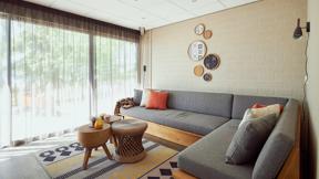 vakantiepark_nederland_hilvarenbeek_vakantiepark_beekse_bergen_interieur2_h