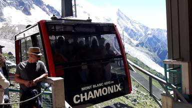 frankrijk_auvergne-rhone-alpes_chamonix_mont-blanc_kabelbaan-man_cabine