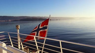 noorwegen_oslo_ferry_vlag_shutterstock_1111010861