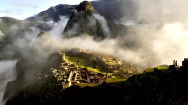 Machu Picchu in de wolken, Peru 1