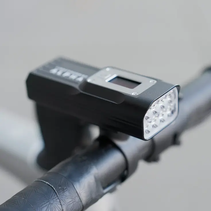 ALPHA 2000 lumen Fietslamp & Powerbank