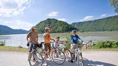 duitsland_oostenrijk_algemeen_donau_rivier_fietsen_familie