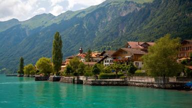 zwitserland_bern_brienz_dorp_shutterstock_14794648.jpg