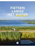 Fietsen langs het water in Nederland