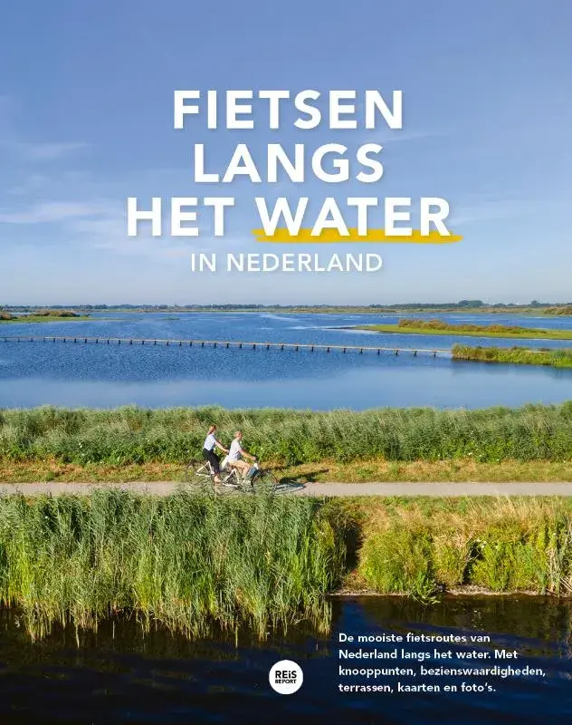 Fietsen langs het water in Nederland