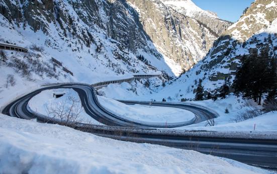 Welke bergpassen in de Alpen zijn wel of niet open?