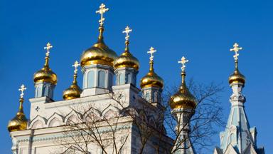 polen_baltische-staten_letland_daugavpils_st-boris-en-gleb-kathedraal_dak_goud_kruis_vergulden-toren_shutterstock