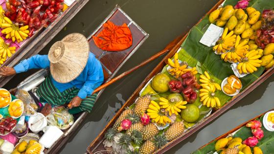 thailand_bangkok_drijvende-markt_fruit-vrouw_shutterstock.jpg