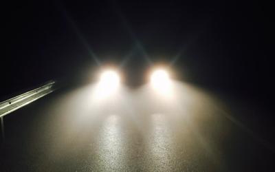 8 op de 10 verkeersdeelnemers verblind door voertuigverlichting