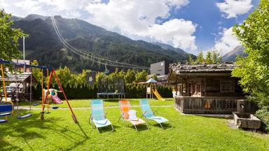 Oostenrijk_Tirol_Zillertal_Mayrhofen_Hotel-Brücke_tuin_a