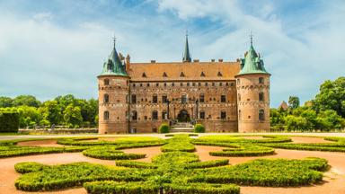 denemarken_funen_egeskov_slot_kasteel_tuin_shutterstock_443848756