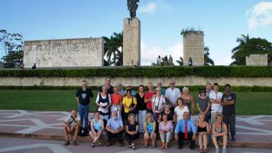 cuba_santa clara_groepsfoto bij monument_che_w