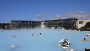 ijsland_reykjavik_blue-lagoon_geothermisch-bad_mensen_agent