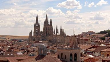 spanje_castilie-en-leon_burgos_overzicht_stad_kathedraal_luchtfoto_pixabay