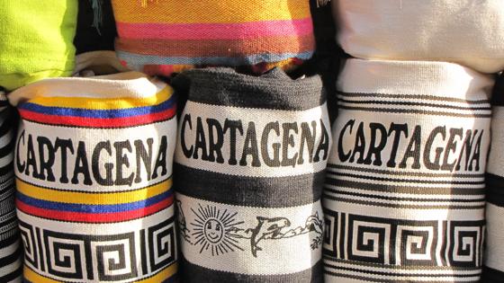 colombia_cartagena_souvenir_handgemaakte-manden_b
