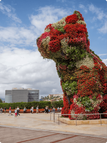 Hondje met bloemen van Jeff Koon