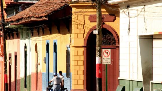 nicaragua_leon_straatbeeld_huizen_f